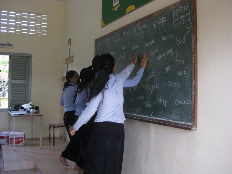 Trò chơi: Slap blackboard (đập vào bảng) - Trò chơi tiếng Anh vui nhộn